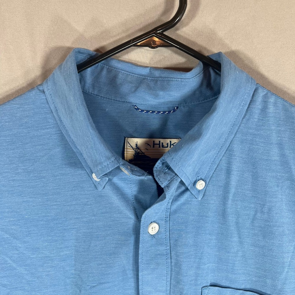 Huk Men's short sleeve athletic button down light blue Men's Medium lightweight